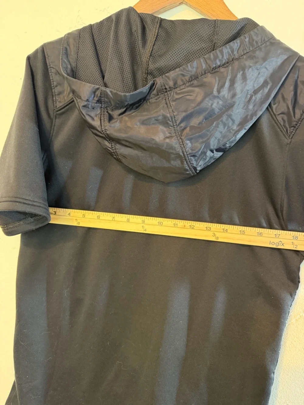 Jordan Men’s Black Short-Sleeve Hooded Performance Jacket